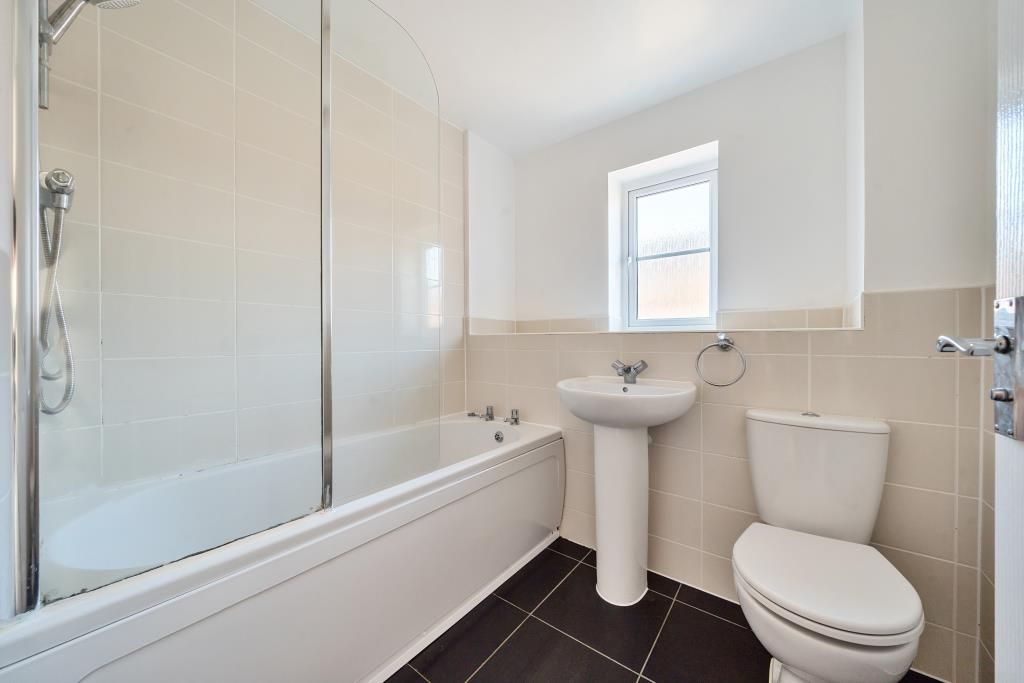 Property photo 2 of 20 Bathroom