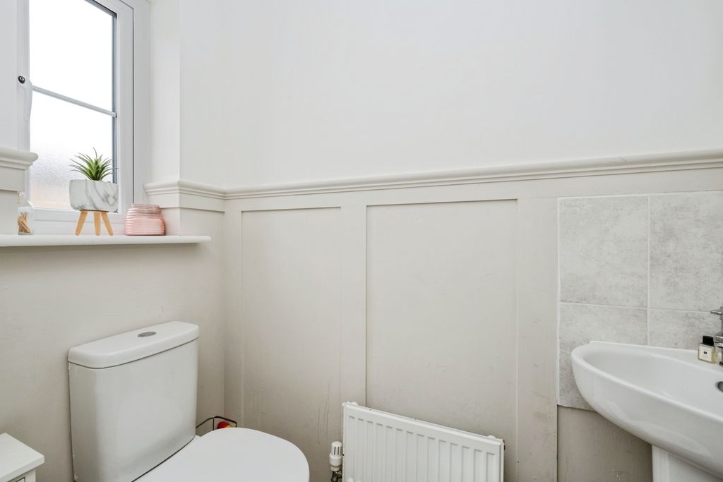 Property photo 3 of 20 Downstairs W.C.