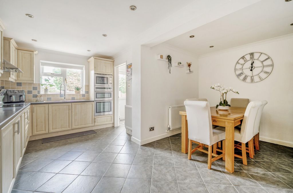 Property photo 3 of 14 Tiverton, Seddons
