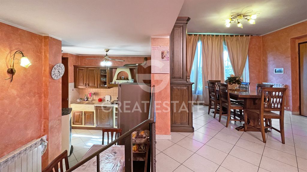 Property photo 2 of 21 Interiors