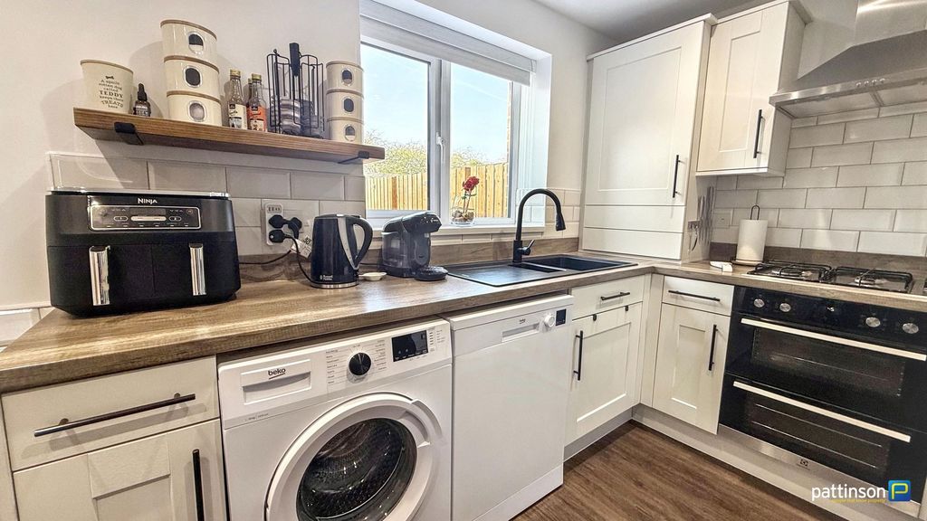 Property photo 2 of 39