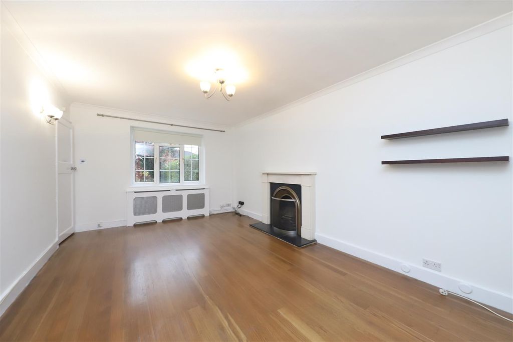 Property photo 3 of 17 Living Room