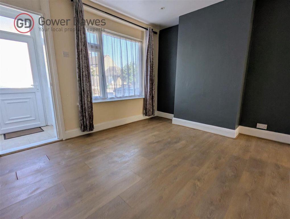 Property photo 2 of 11 Lounge