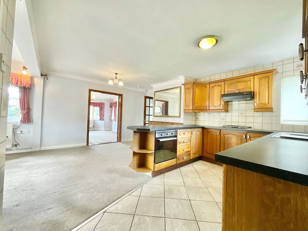 Property photo 2 of 32