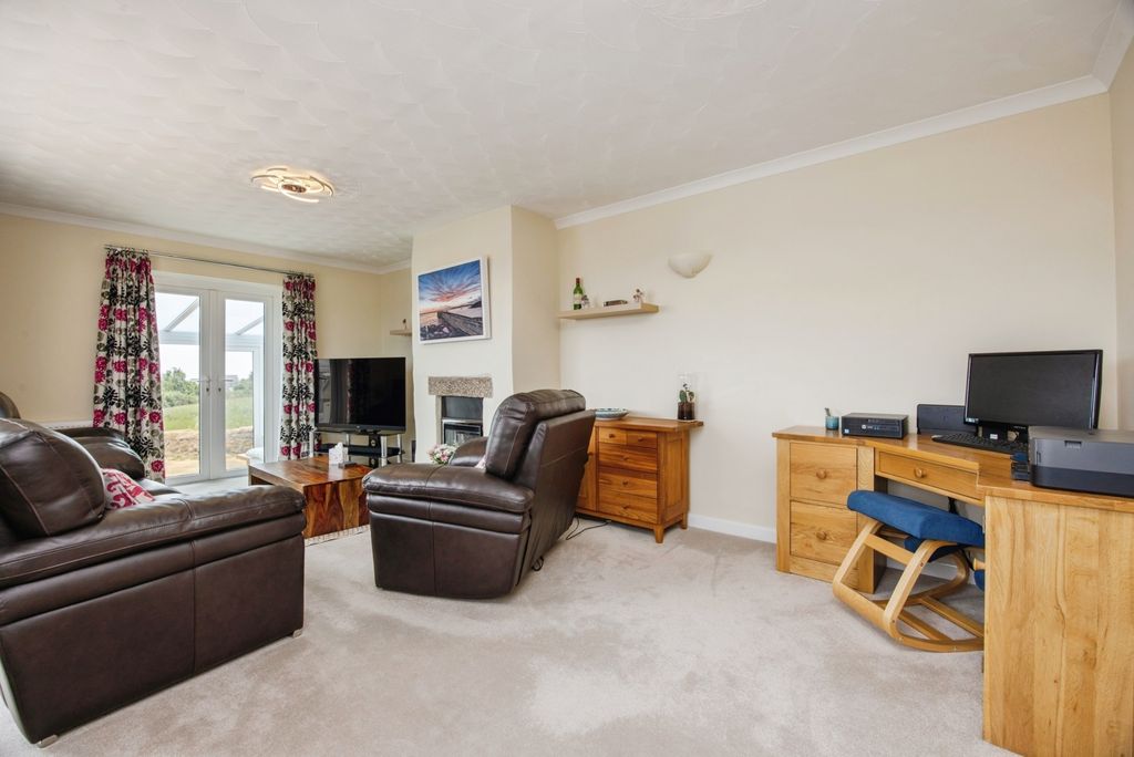 Property photo 3 of 27 Pbox-Img.Jpg