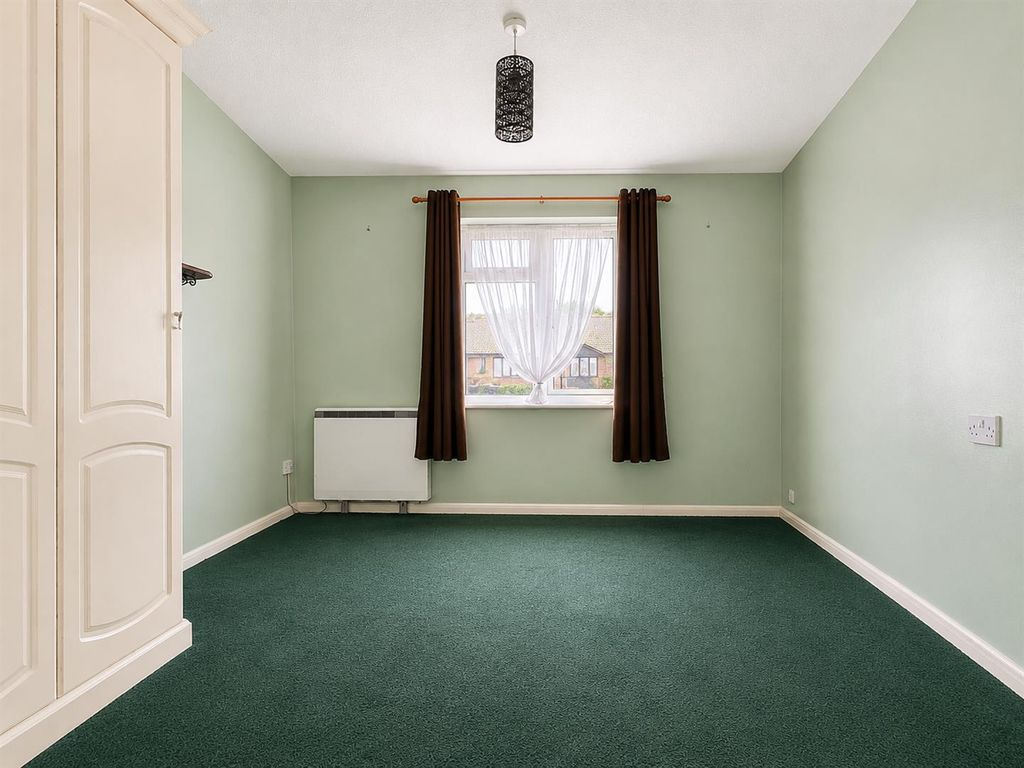 1 bed flat for saleDove Close, Chatham ME5 photo 4