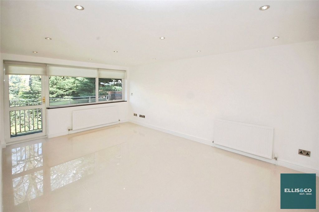 Property photo 3 of 14 Picture No. 24
