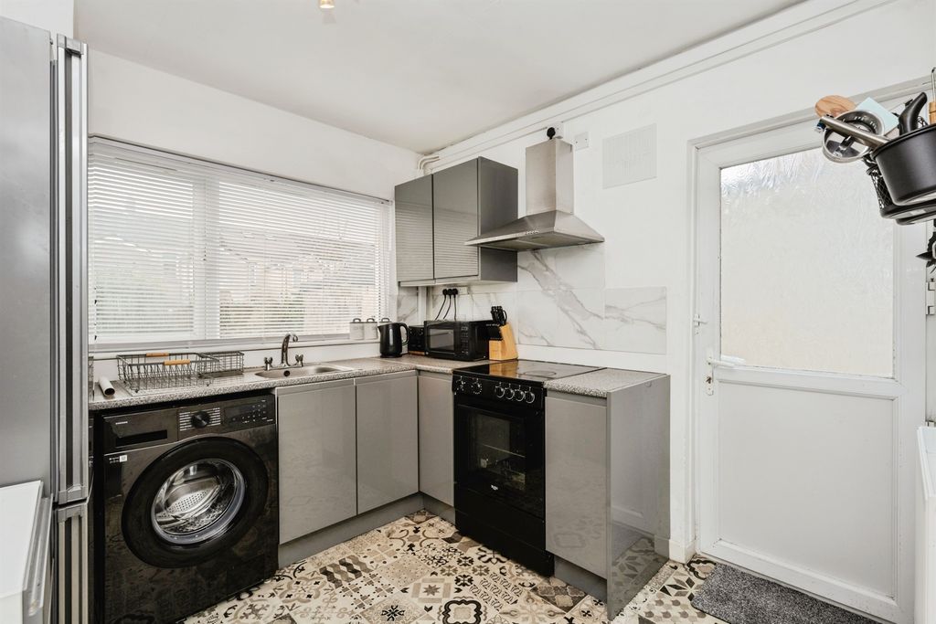 Property photo 3 of 18