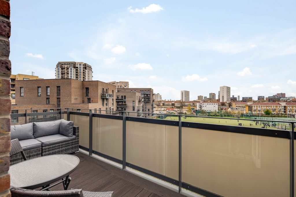 Property photo 3 of 18