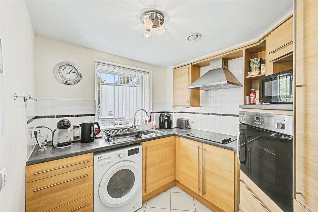 Property photo 3 of 10 Kitchen