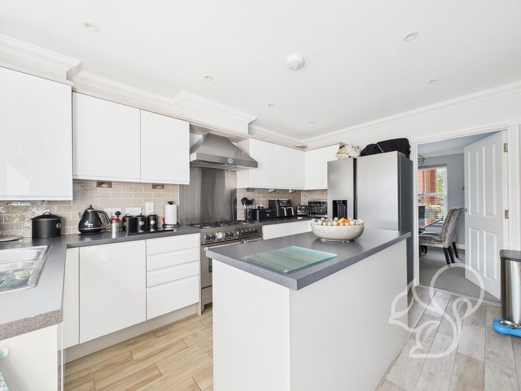 Property photo 3 of 26 Kitchen