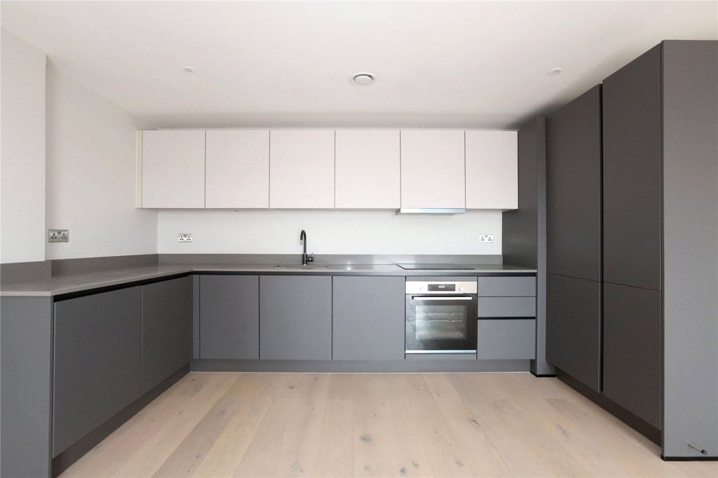 Property photo 2 of 6 Reception/Kitchen
