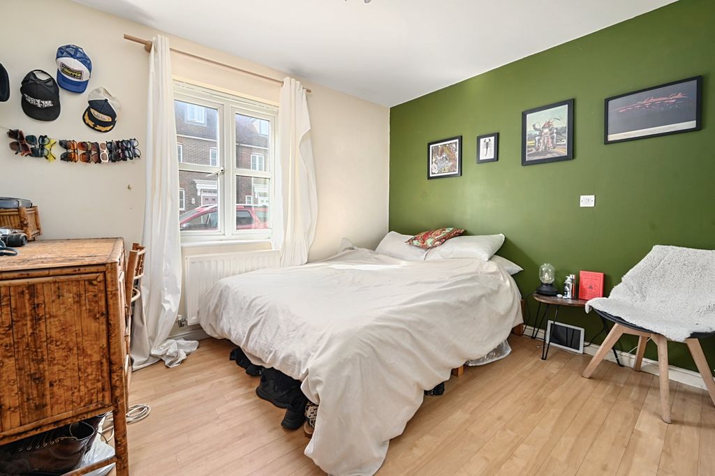 Property photo 2 of 19 Bedroom 1