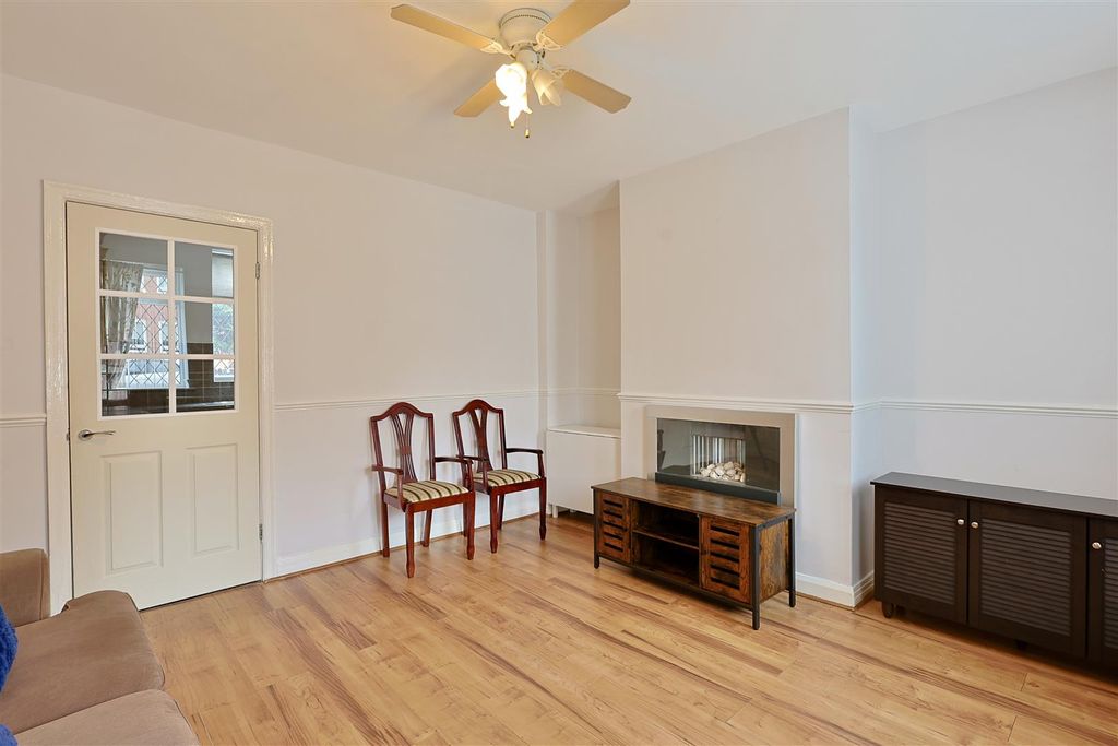 Property photo 3 of 9 6E79Cdf5-1362-4D75-Af8A-6339Aeb28997_1_201_A.Jpeg