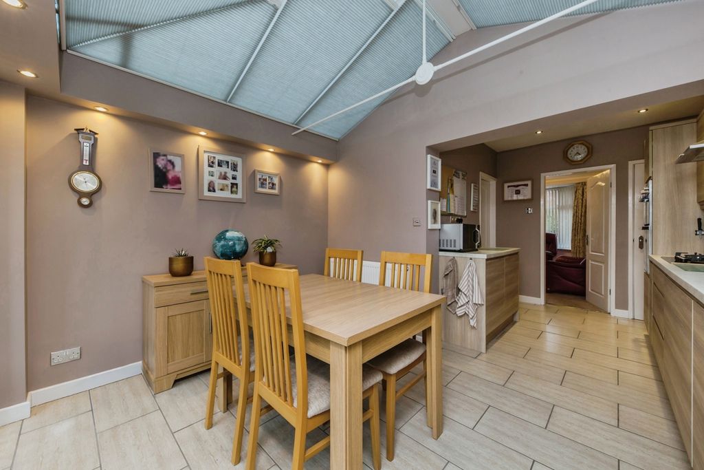 Property photo 3 of 17 Photo