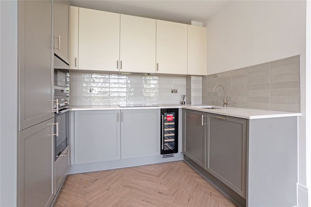 Property photo 3 of 8 Kitchen
