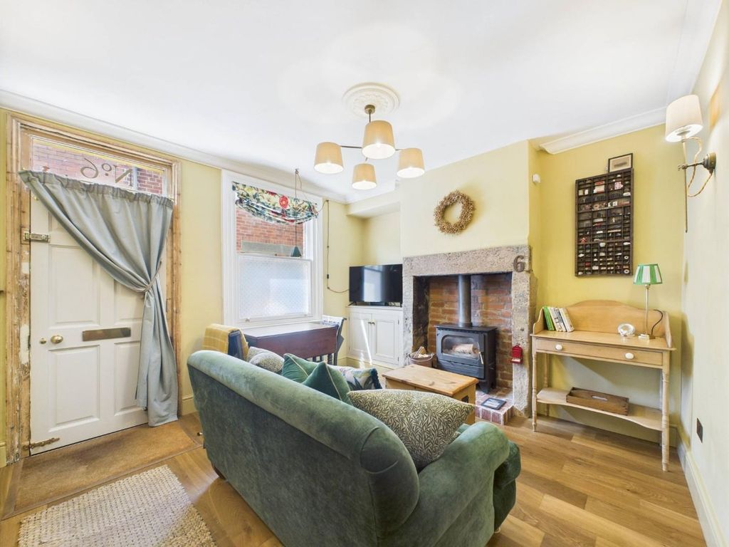 Property photo 2 of 25 Living Room