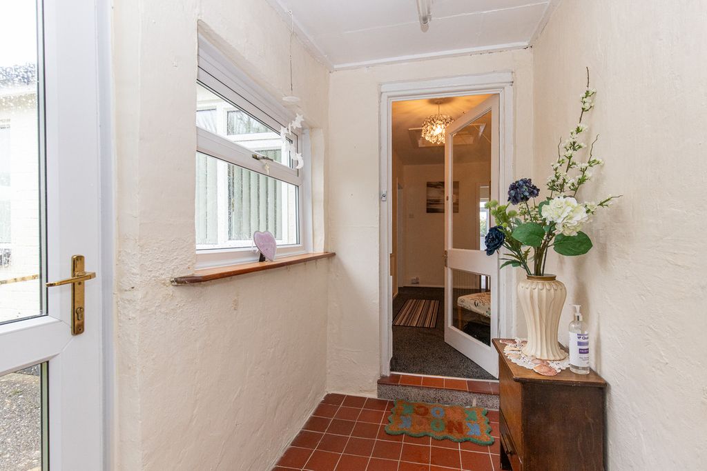 Property photo 3 of 33