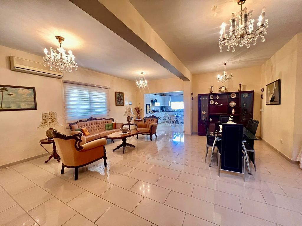 Property photo 3 of 35
