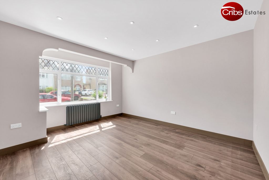 Property photo 3 of 13 Gallery