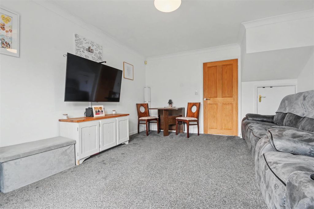 Property photo 3 of 14 Living Room