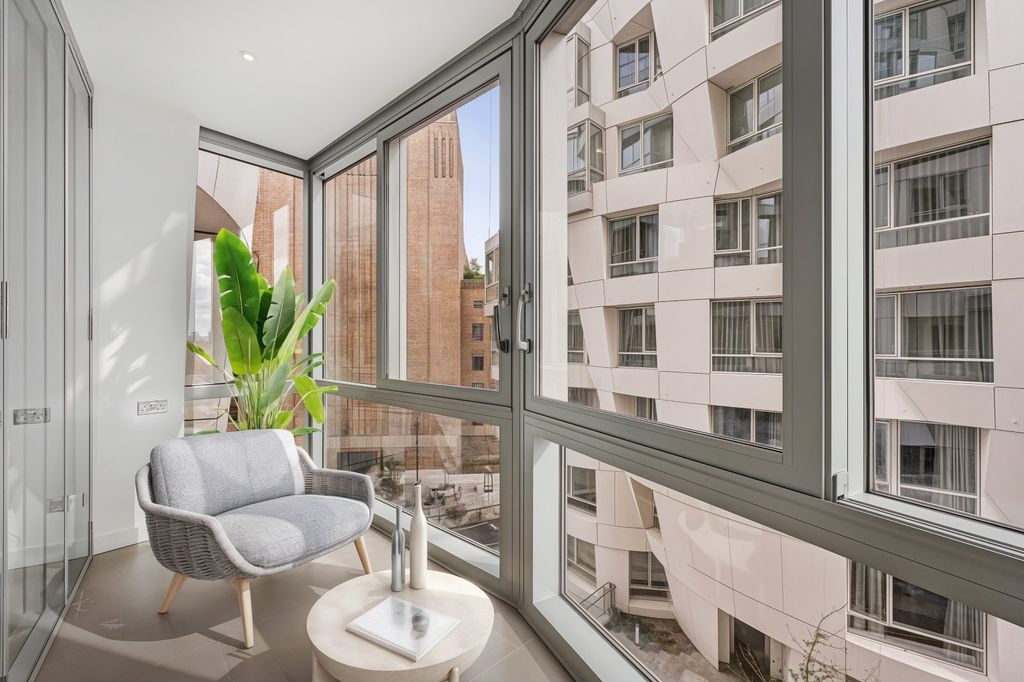 Property photo 3 of 12 Winter Garden