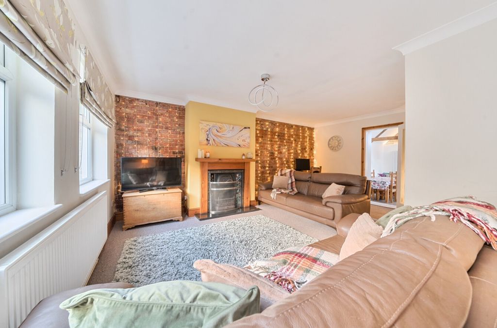 Property photo 3 of 22 1349539-28-68c32Cbd446B8-Arw-1