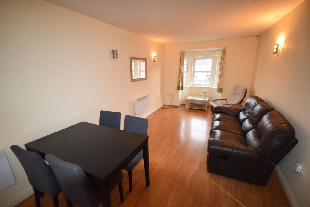 Property photo 2 of 10 Living / Dining Room
