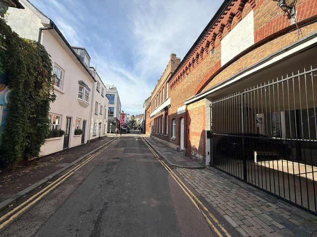 Property photo 2 of 5 Gloucester Road
