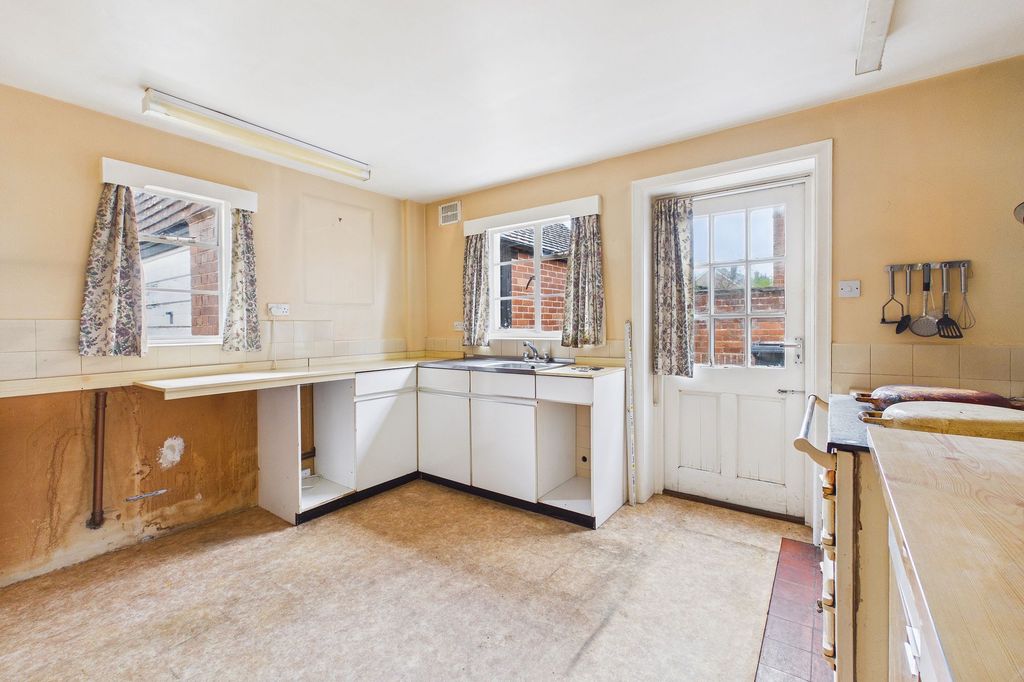 Property photo 3 of 21