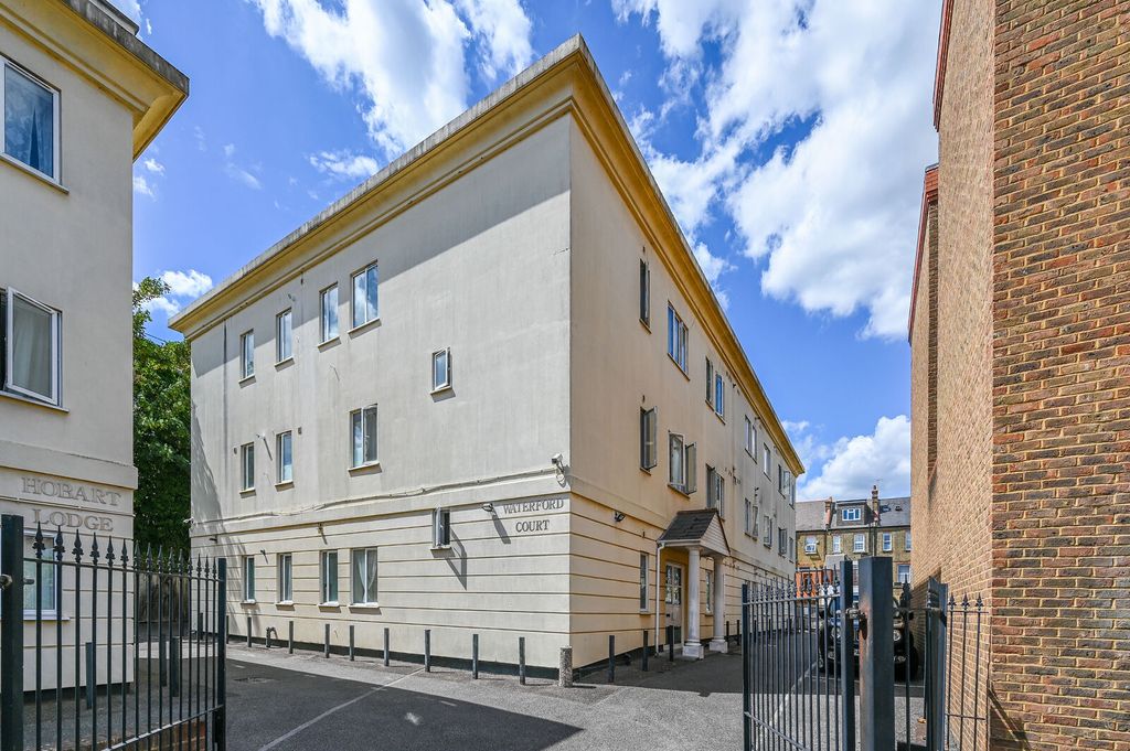 Property photo 1 of 2