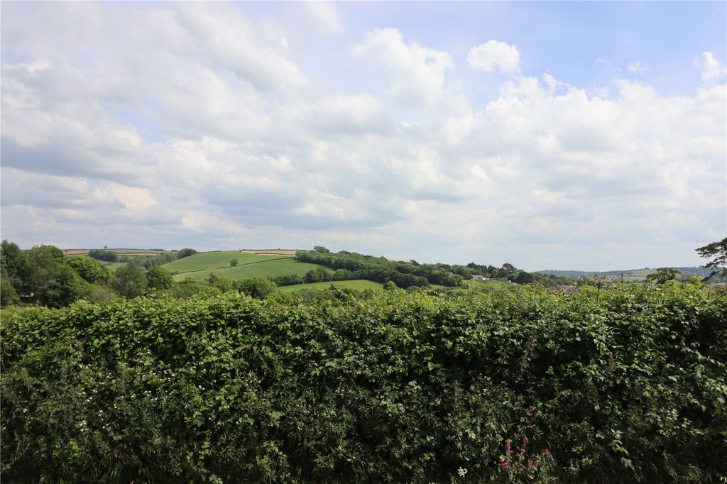 Property photo 2 of 40 Picture No. 07