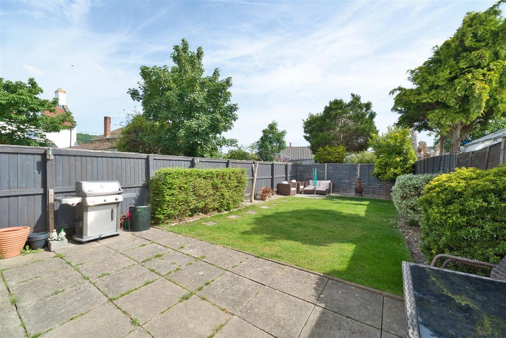 Property photo 2 of 14 Garden