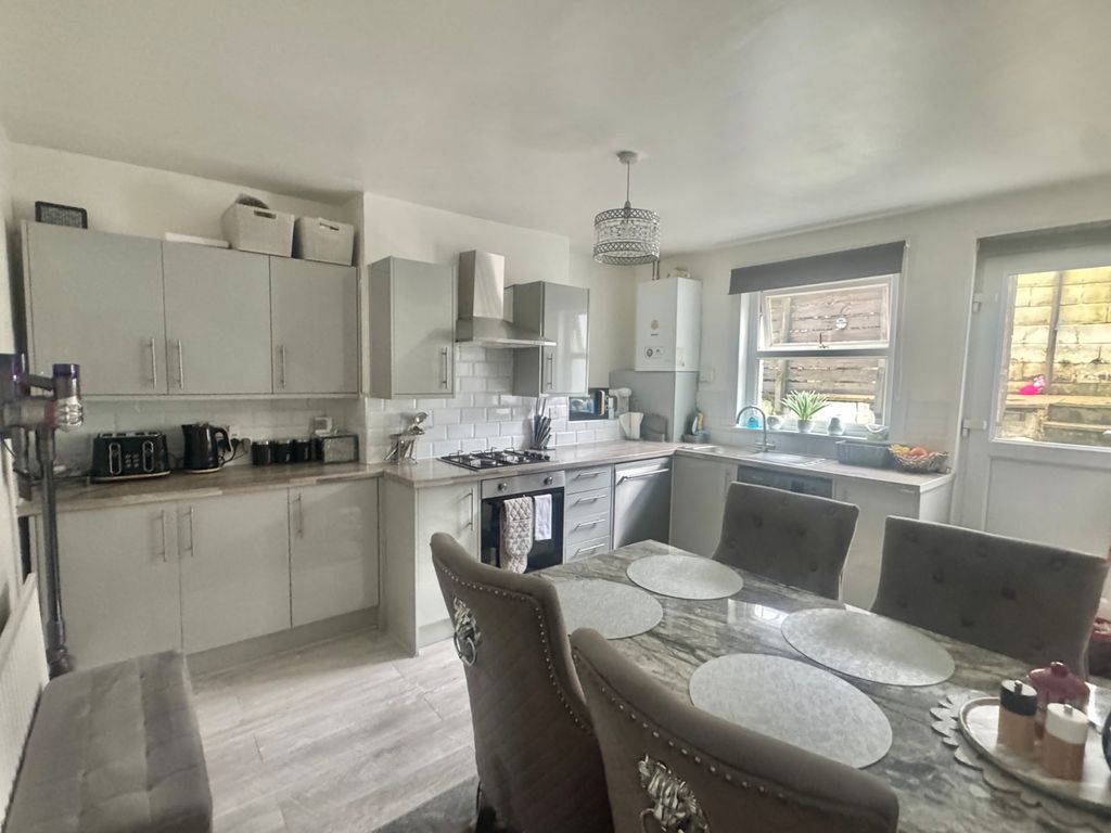 Property photo 3 of 12 Kitchen