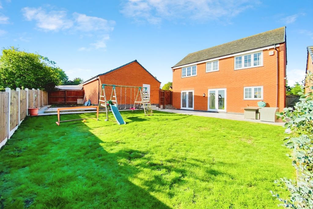 Property photo 2 of 27