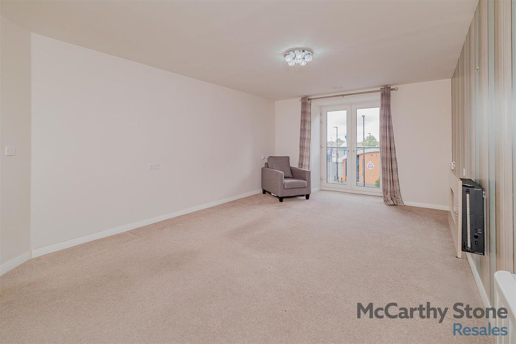 Property photo 2 of 12 8657492-Interior01.Jpg