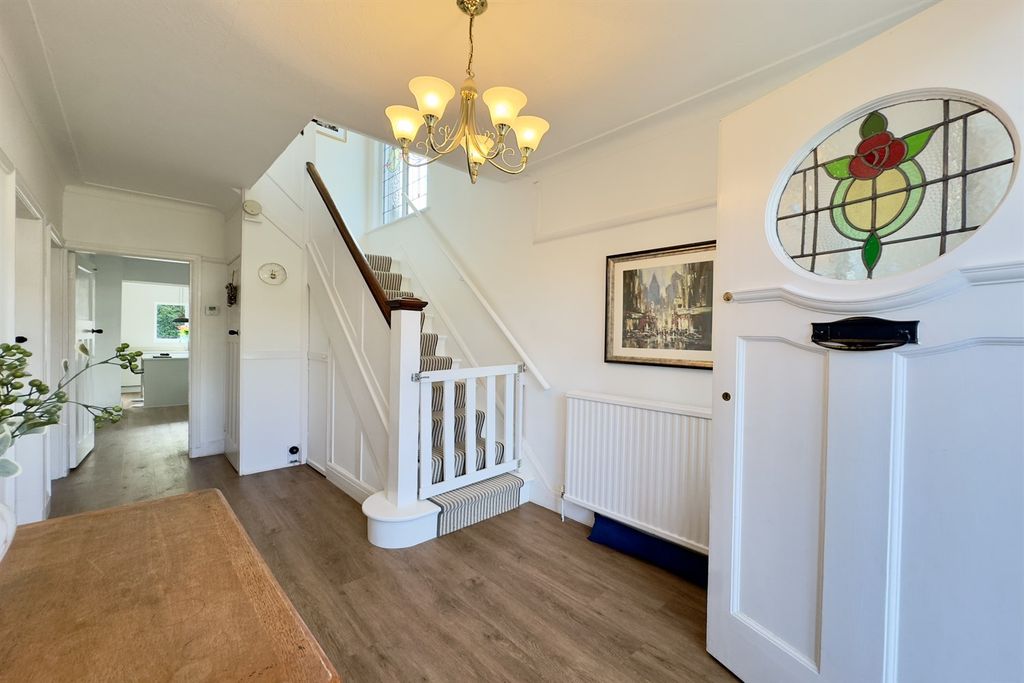 Property photo 2 of 20 Entrance Hall