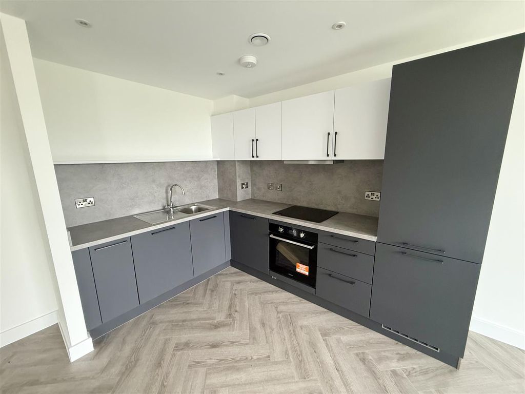 Property photo 3 of 6 Kitchen
