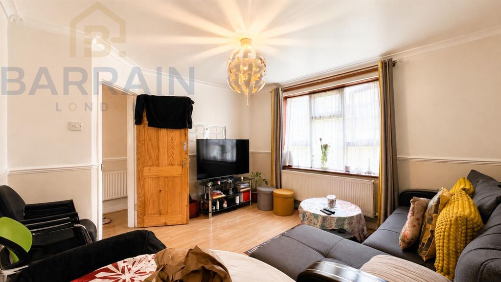Property photo 1 of 8 Parsons Rd, E13 For Sale By Barrain London Estate Agency