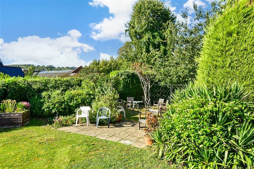 Property photo 1 of 11 Communal Gardens