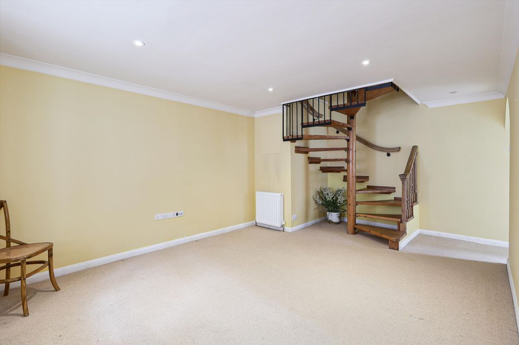Property photo 3 of 10 Image