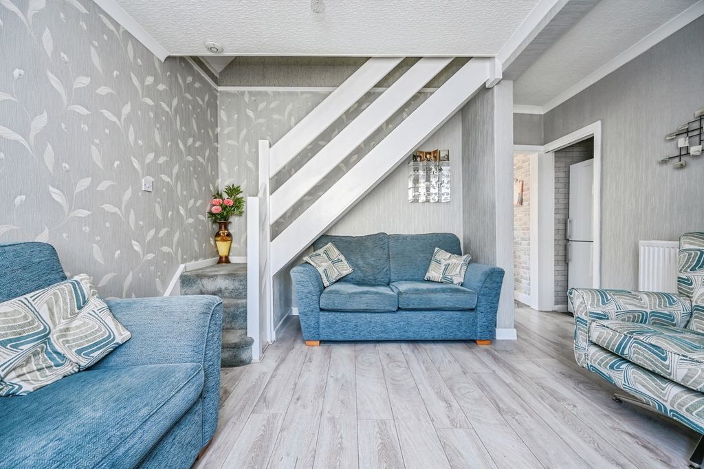 Property photo 2 of 17 Pbox-Img.Jpg