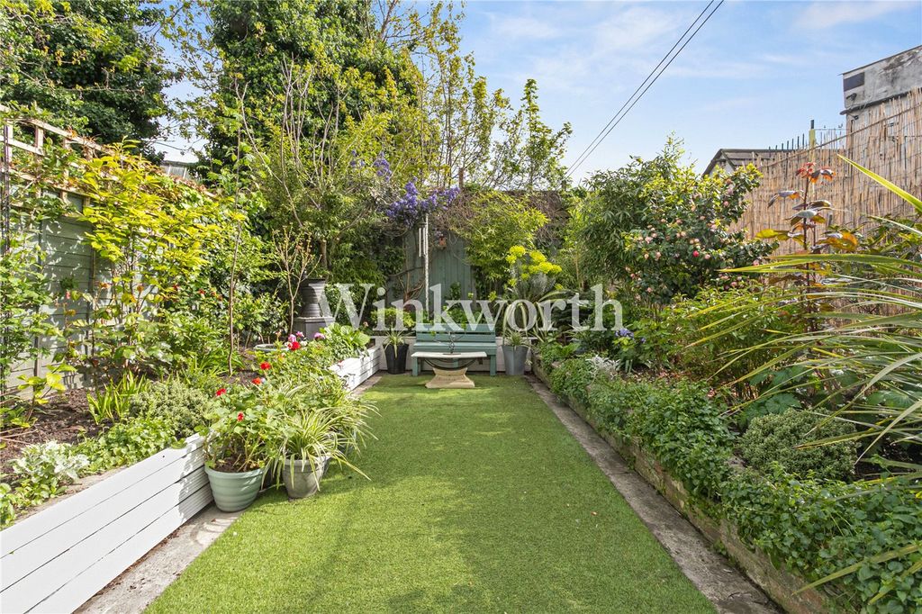 Property photo 2 of 18 Picture No. 17