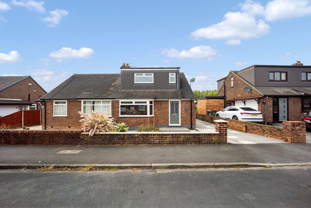 Property photo 1 of 32
