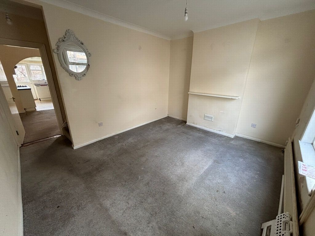 Property photo 2 of 8 Photo 6