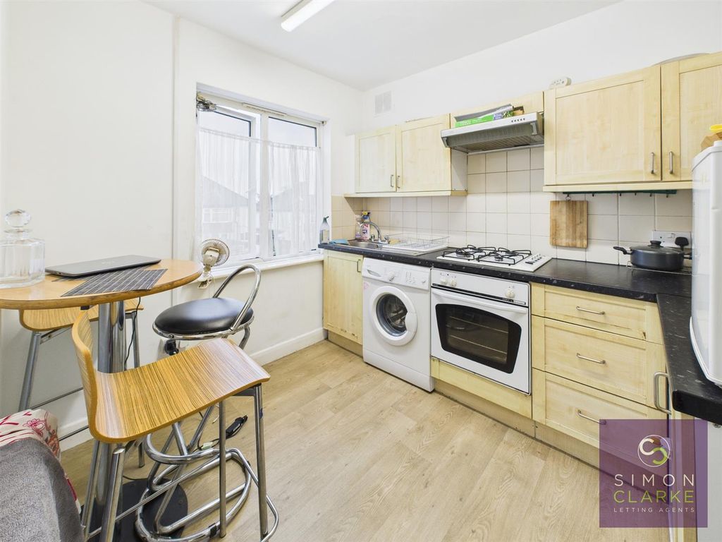 Property photo 2 of 8 Cam05425G0-Pr0088-Still009.Jpg