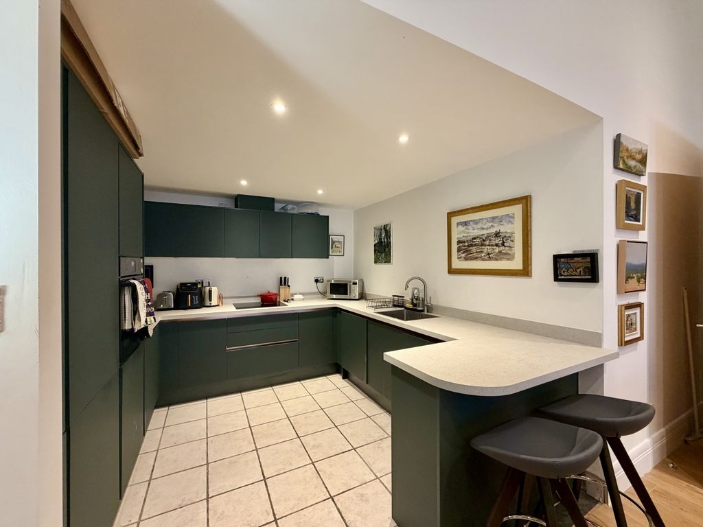 Property photo 2 of 17 Image00001
