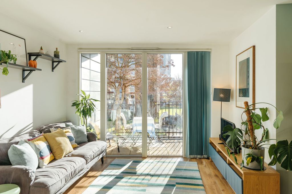 Property photo 2 of 12 Capital Mill Apartments, E2