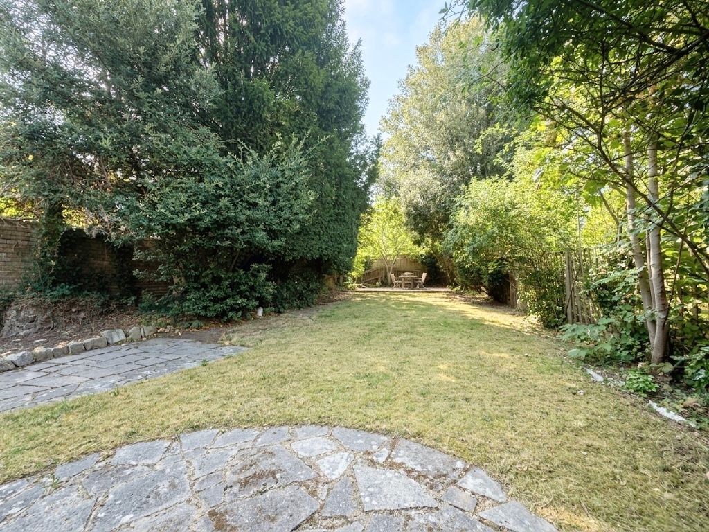 Property photo 3 of 14 Garden