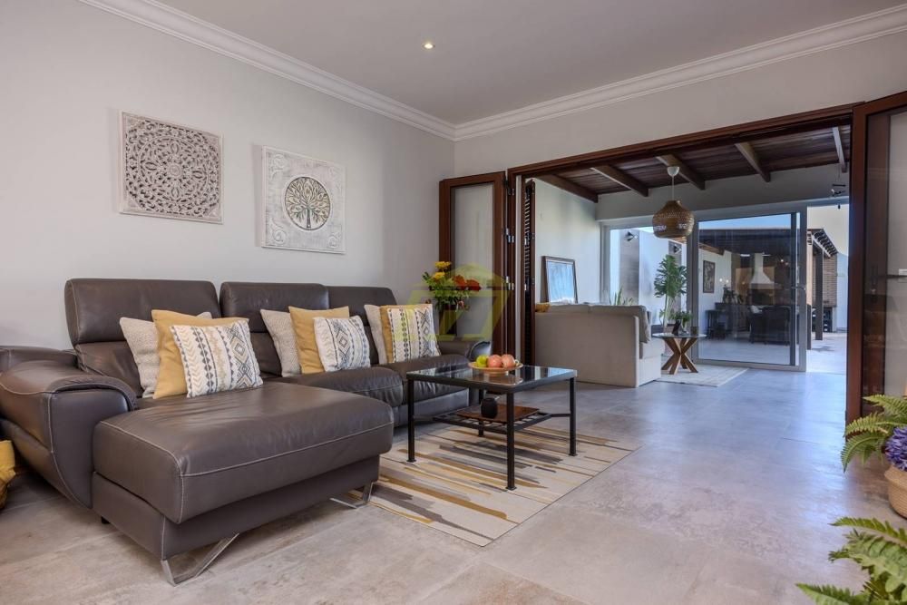 Property photo 2 of 30